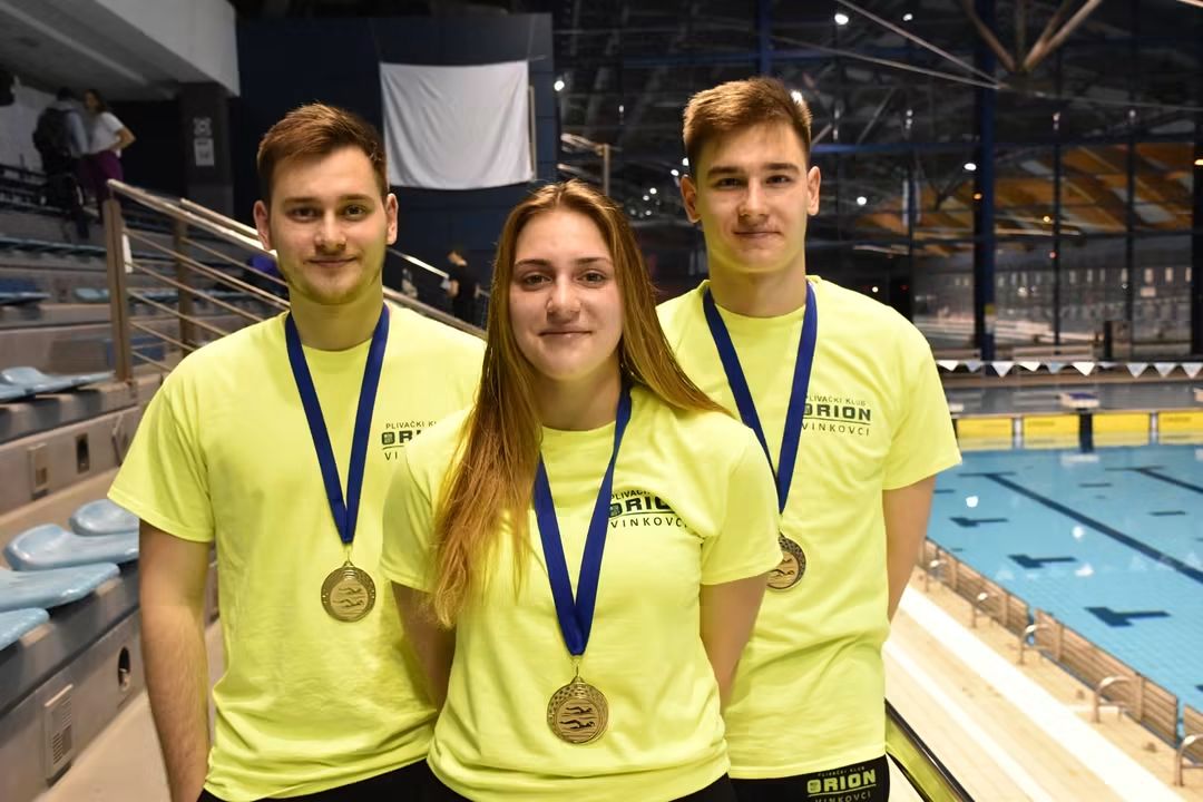 Naši plivači s osvojenim medaljama